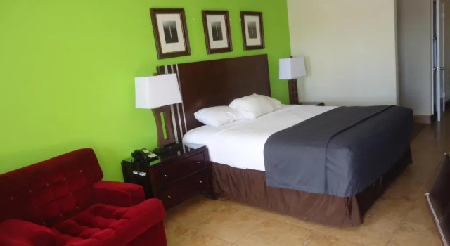 Четырёхместный номер Standard Flamingo Motel