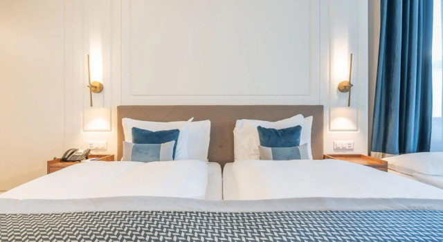 Hotel Reine Victoria, Rezervați Hotel St. Moritz 
