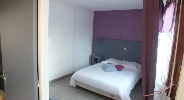 Les Châtaigniers, Rezerwuj Hotel Hotele w Haute-Vienne z basenem, Basen