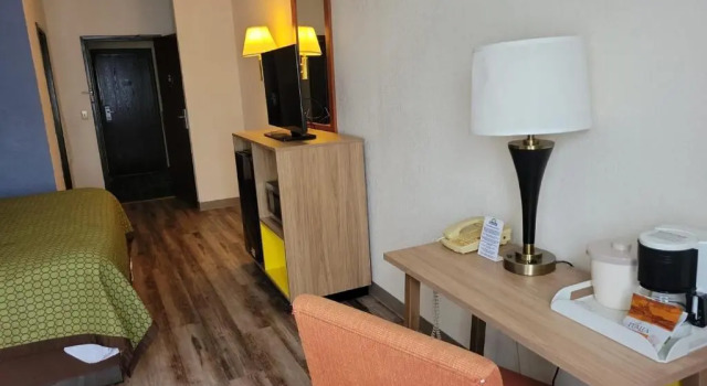 Standard Zimmer Days Inn by Wyndham Topeka