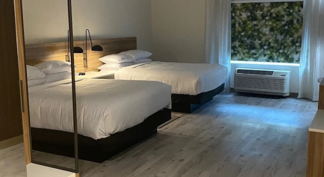 Четырёхместный номер Deluxe Wyndham Garden Orlando Airport