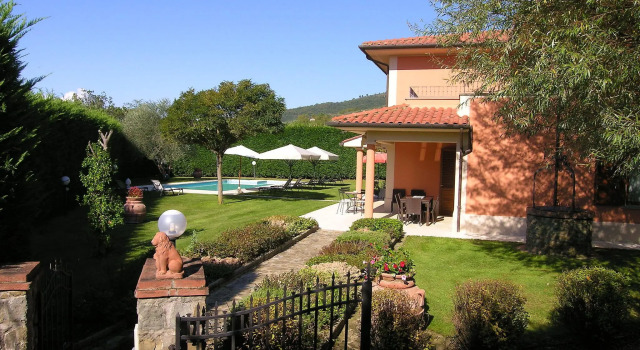 Villa in Tuscany With Private Pool & Views