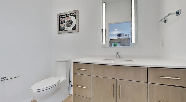 Illume Urban Showstopper Private Balcony 1 Bedroom Condo, Забронировать Апартаменты/квартира Апартаменты Нэшвилл, рядом с Пивоваренная компания Yazoo, Апартаменты/квартира