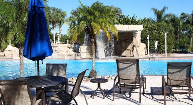 Stunning 4 Bd w/ Pool Close to Disney 8940, Buchen Sie Hotel Hotels in Four Corners mit Pool, Schwimmbad