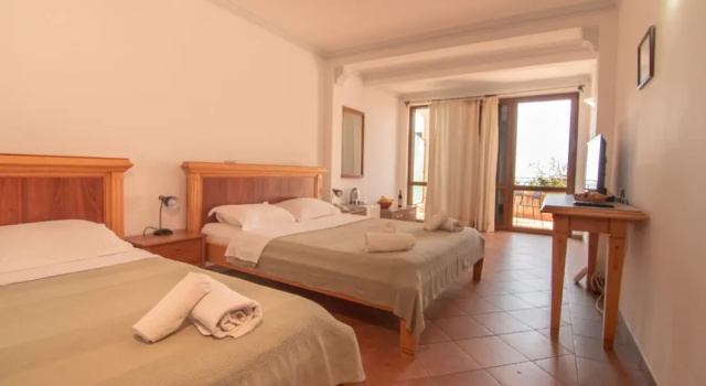 Трёхместный семейный номер Standard с балконом Apartments and Rooms Levantin Inn
