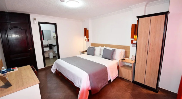 Номер Standard Hotel Plaza Victoria
