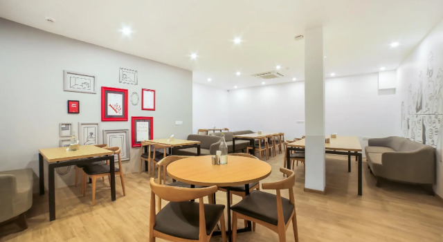 OYO Townhouse 505 Spring Sky", Забронировать Отель Гургаон Gurgaon Region, рядом с Улица Гольф-Корс-роуд