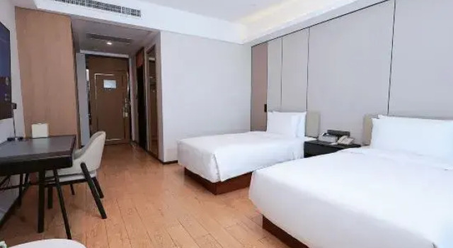 Двухместный номер Standard Atour Hotel Guangzhou Railway Station Sanyuanli Subway Station