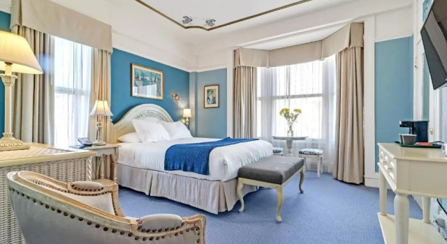 Двухместный номер Premier Cornell Hotel