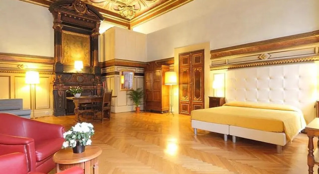 Кровать в общем номере Hotel Bretagna