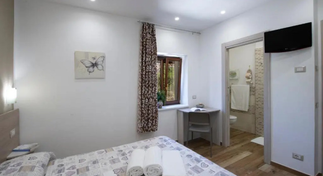 B&B Il Girasole, Забронировать Отель «постель и завтрак» Отели Аджерола с парковкой, Парковка