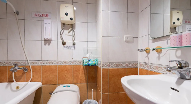 Четырёхместный семейный номер Standard с 2 комнатами с балконом MB Hotel