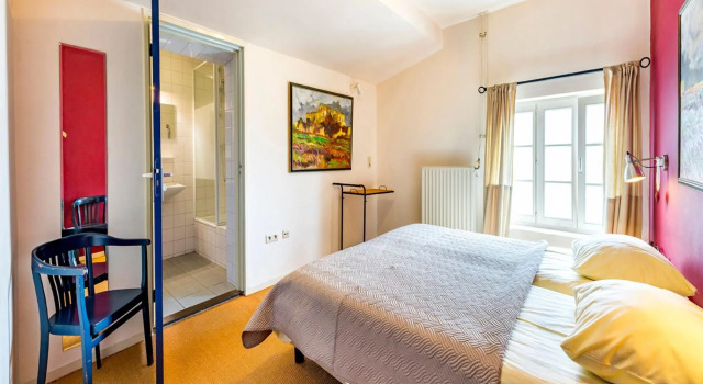 Holiday home in Sint-Martens-Voeren with garden, Buchen Sie Hotel Voeren Limburg