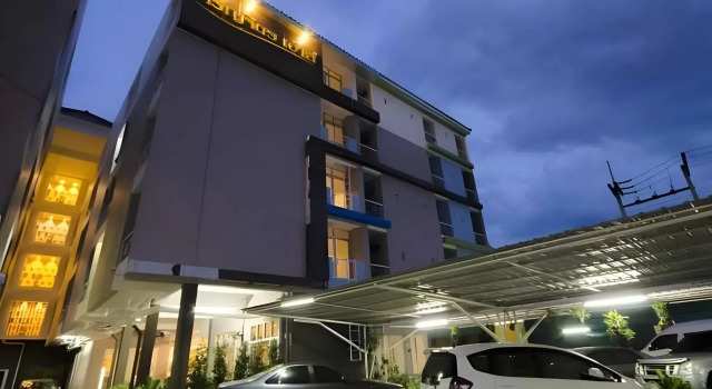 Charoenchit House