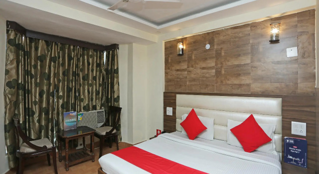 OYO 24954 Hotel Amrita, Забронировать Отель Отели Джамму и Кашмира с парковкой, Парковка