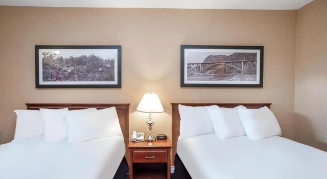 Четырёхместный номер Standard Sandman Hotel Castlegar