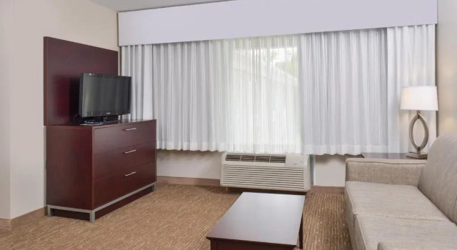 Люкс Holiday Inn Express Hotel & Suites Lafayette by IHG