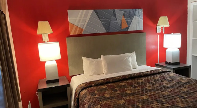 Двухместный люкс Deluxe Gold Star Inn & Suites