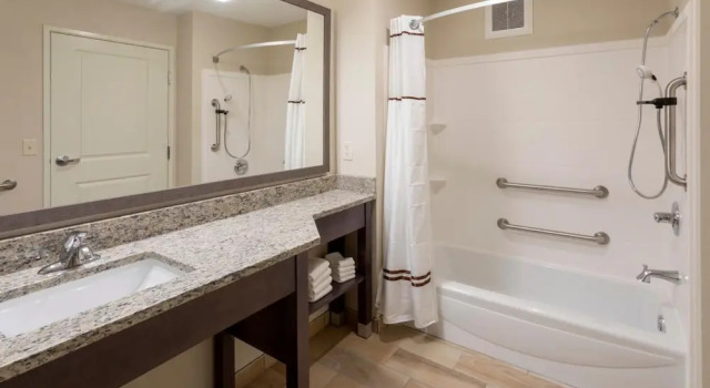 Номер Standard GrandStay Hotel & Suites