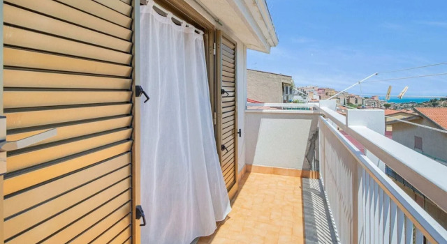 Bright Apartment in Campofelice di Roccella near Sea