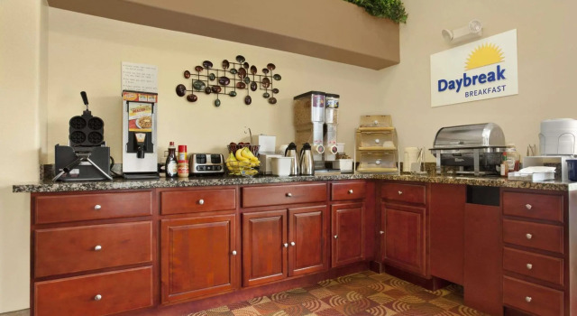 Четырёхместный номер Standard Days Inn by Wyndham Globe