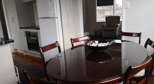 Коттедж Cheerful 4 Bedroom Holiday Home (Sleeps 7)