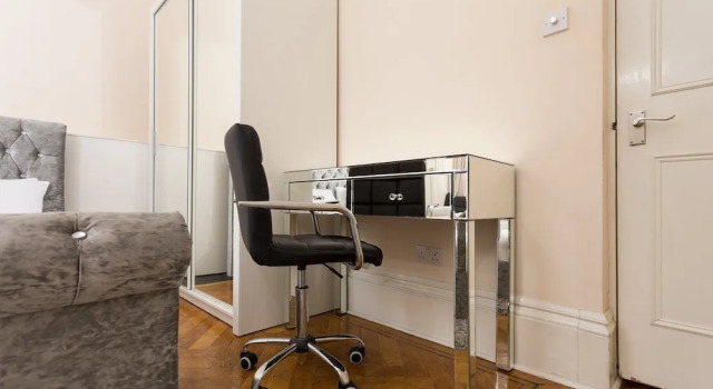 2 Bedroom Flat in Paddington, Забронировать Отель Отели Лондона 3 звезды, рядом с Парк Кенсингтонские сады, 3*