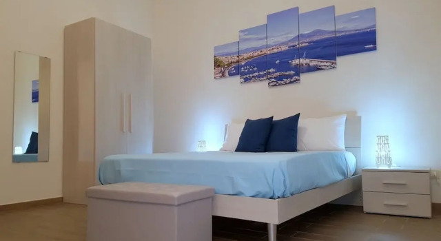 Люкс с балконом ApArt City Naples B&B