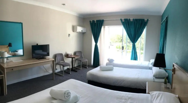 Четырёхместный семейный номер Standard Seaside Garden Hotel