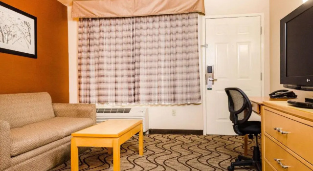 Люкс Quality Inn & Suites Lathrop