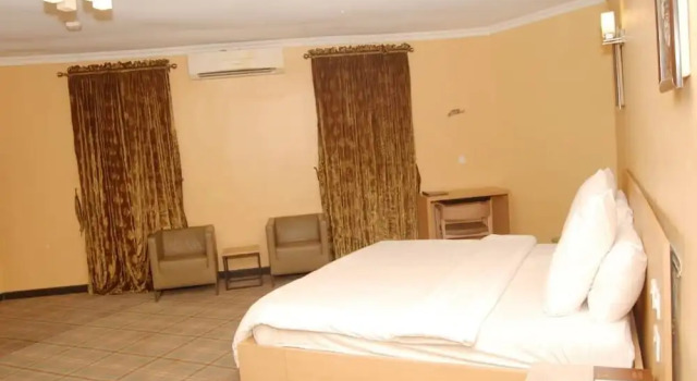 Kriscourt Hotel, Đặt Khách sạn Khách sạn ở Ife bao gồm bữa sáng, Bữa sáng