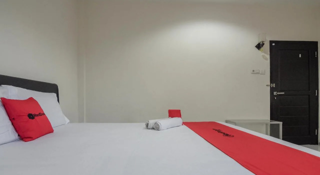 Felaza Guest House By RedDoorz, Rezerwuj Pensjonat Jambi 