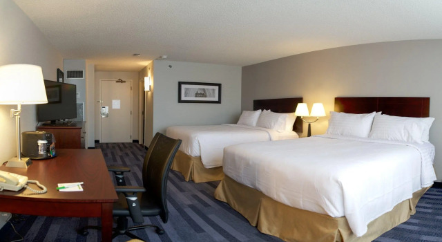 Четырёхместный номер Standard Holiday Inn Ottawa East by IHG