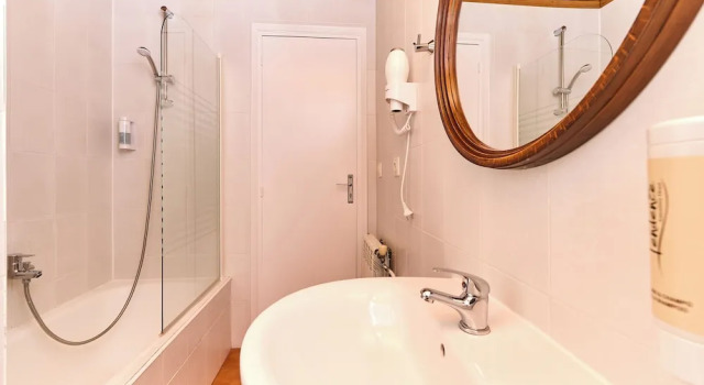 Четырёхместный номер Standard Hotel Peretol