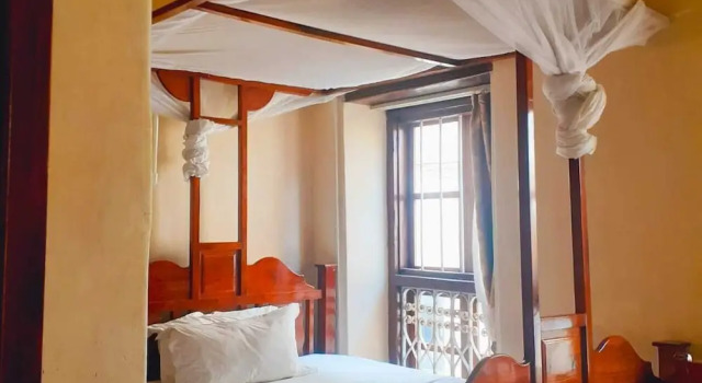 B and B Comfort Hotel, Забронировать Отель Нгамбо , рядом с Maruhubi Historical Sites