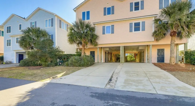 2 Blocks to Shore: Atlantic Beach Home w/ Views!, Забронировать Апартаменты/квартира Атлантик-Бич Северная Каролина