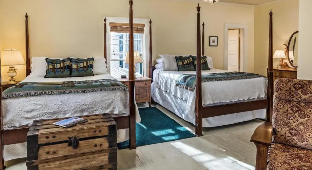 Семейный полулюкс McCloud Hotel