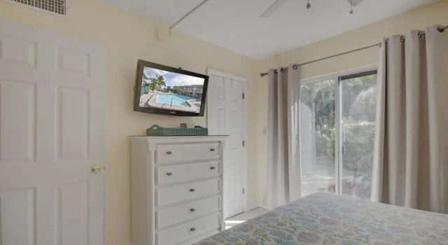 Five Palms Vacation Rentals- Daily - Weekly - Monthly, Забронировать Отель Отели Клируотер-Бич с парковкой, Парковка