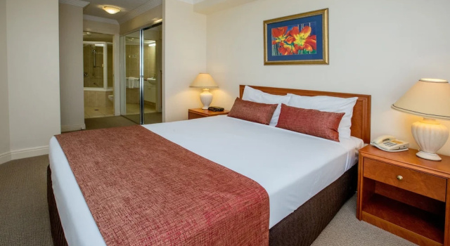 2 soveværelser i Deluxe lejlighed med altan Springwood Tower Apartment Hotel