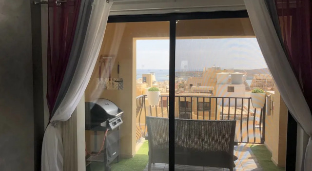 Sea View 2 Bed Apartment Close to Beach