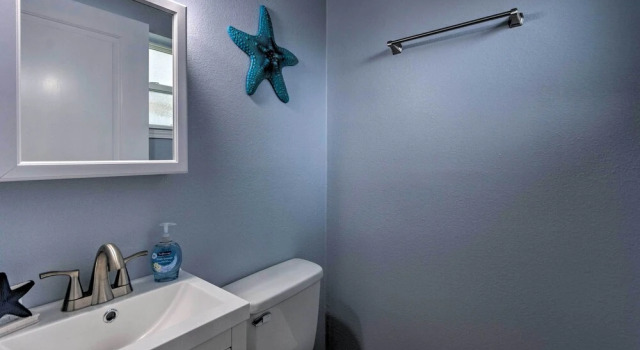 Коттедж Gulf Breeze Home w/ Pool, Grill & Fire Pit