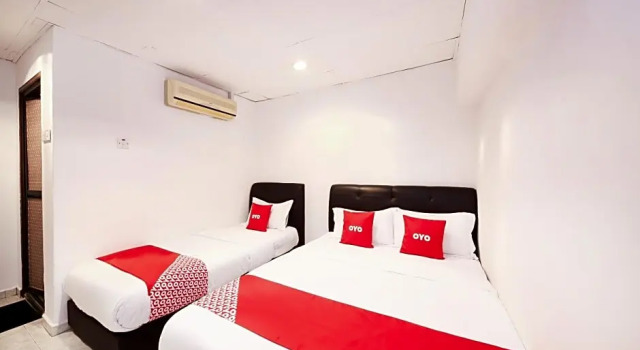Люкс Superior Azimaju Guesthouse by OYO Rooms