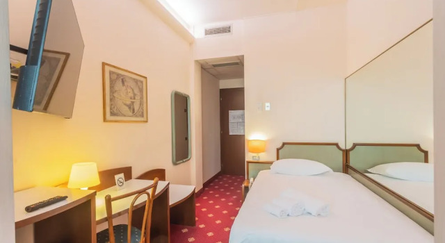 Standard Einzel Zimmer mit Blick auf den Innenhof Polo Hotel