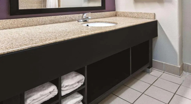 Двухместный номер Quality Inn and Suites