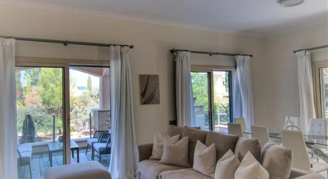 Вилла Phaedrus Living: Amorosa 13 Beachside Villa