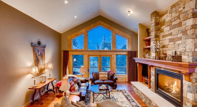 Nangle Woods  4 Bedroom Townhouse by RedAwning, Rezerwuj Hotel Hotele w Vail Ski z parkingiem, Parking