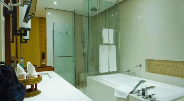 Двухместный номер Standard с балконом и с видом на горы Sheraton Grand Xishuangbanna Hotel
