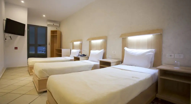 Трёхместный номер Comfort Hôtel Roma