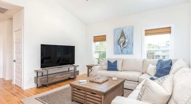 Shore Beats Work by Tybee Vacation Rentals, Rezerwuj Hotel Hotele w Tybee Island z parkingiem, Parking