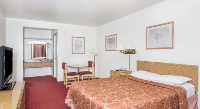 Super 8 By Wyndham Phoenix Metro North, Забронировать Отель Норт-Маунтин 